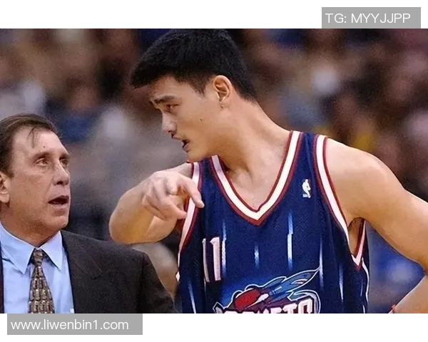 教练深度解析姚明的篮球生涯与影响力，展现其卓越的领导才能与运动精神