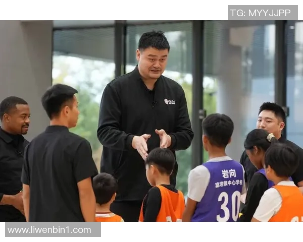 姚明亲自挑选教练助力篮球事业发展引发广泛关注与讨论 姚明亲自挑选教练助力篮球事业发展引发广泛关注与讨论