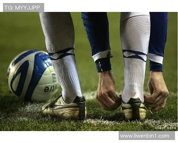 足球明星护膝图片大全集展示运动风采与时尚魅力的完美结合 足球明星护膝图片大全集展示运动风采与时尚魅力的完美结合