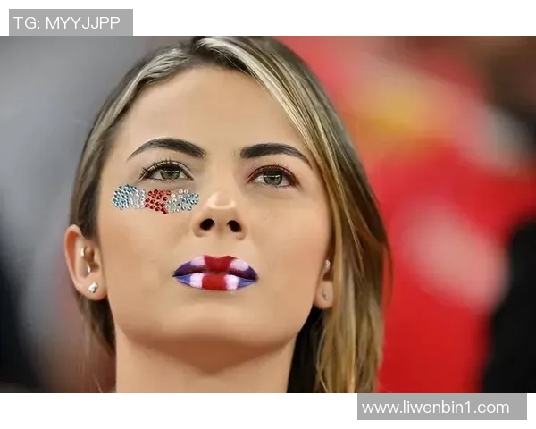 足球明星与球迷互动瞬间展现女球迷的热情与魅力 足球明星与球迷互动瞬间展现女球迷的热情与魅力