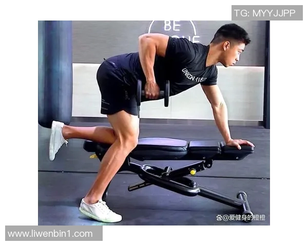 一对哑铃轻松打造完美肩部线条的训练攻略与技巧分享